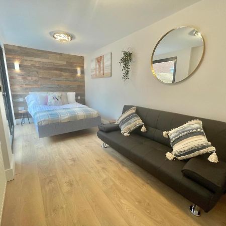 Cloud9 Guest House - By Coastline Retreats - 2 Bedroom Self Contained Garden Flat - Luxury Bath, Netflix, Superfast Wifi, Parking Included Борнмът Екстериор снимка