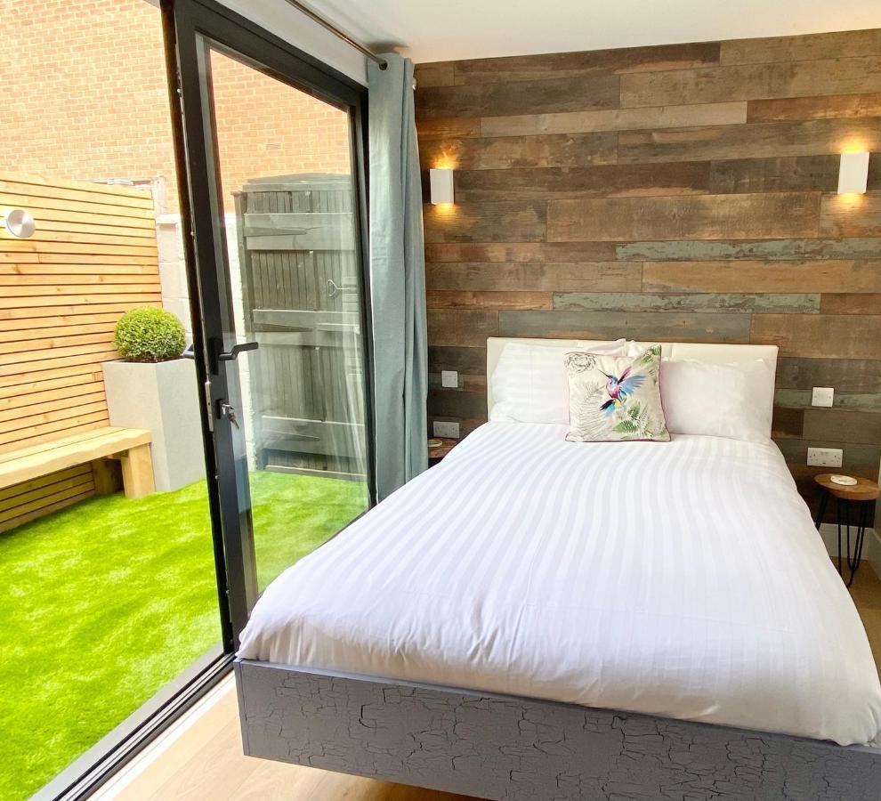 Cloud9 Guest House - By Coastline Retreats - 2 Bedroom Self Contained Garden Flat - Luxury Bath, Netflix, Superfast Wifi, Parking Included Борнмът Екстериор снимка