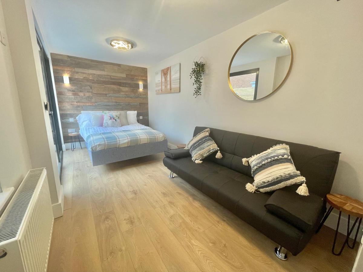 Cloud9 Guest House - By Coastline Retreats - 2 Bedroom Self Contained Garden Flat - Luxury Bath, Netflix, Superfast Wifi, Parking Included Борнмът Екстериор снимка
