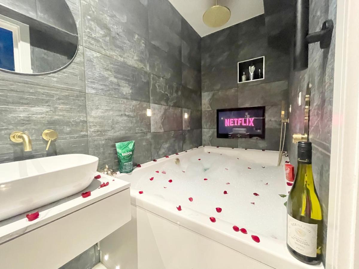Cloud9 Guest House - By Coastline Retreats - 2 Bedroom Self Contained Garden Flat - Luxury Bath, Netflix, Superfast Wifi, Parking Included Борнмът Екстериор снимка